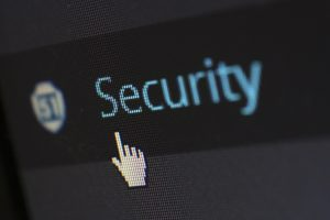 Mensaje de seguridad en una pantalla.