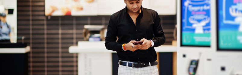 Quioscos de autocobro en restaurante fast food